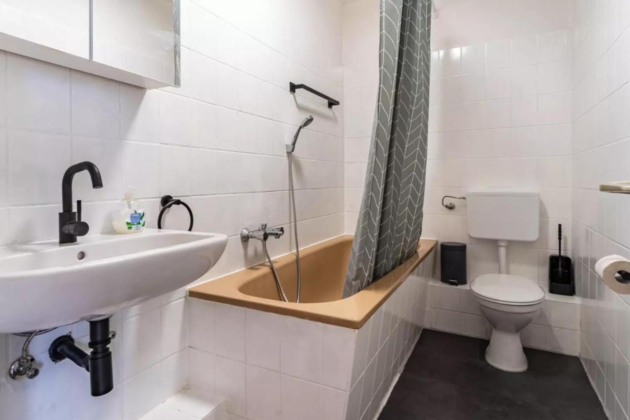 Next Home - Free Parking & Wifi - Badewanne Дуйсбург Екстер'єр фото