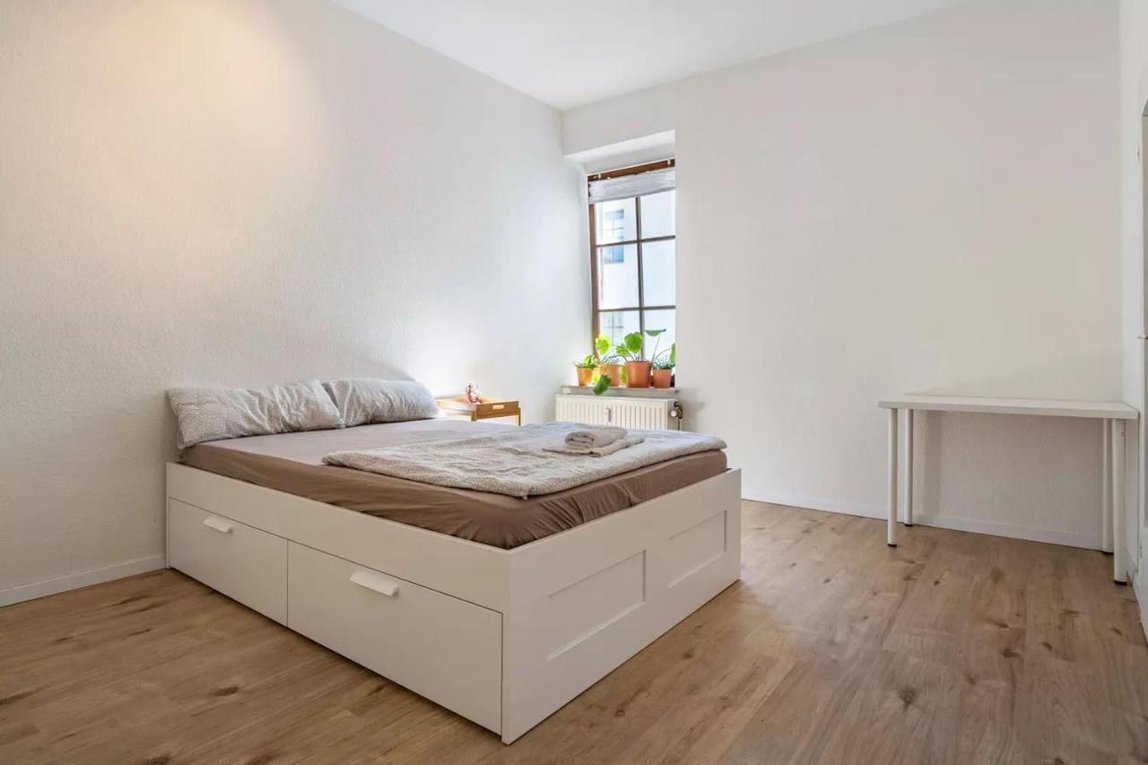 Next Home - Free Parking & Wifi - Badewanne Дуйсбург Екстер'єр фото
