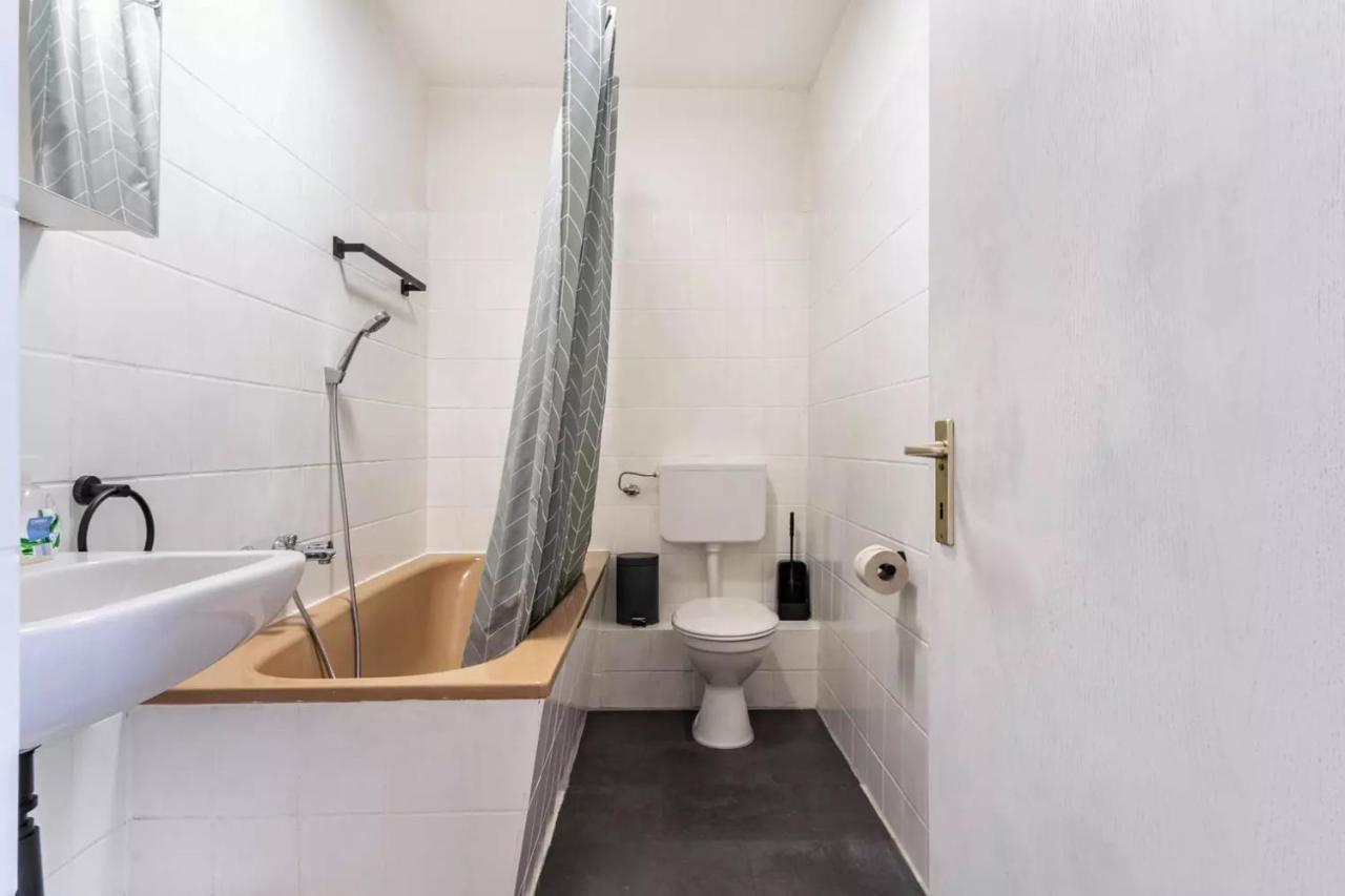 Next Home - Free Parking & Wifi - Badewanne Дуйсбург Екстер'єр фото